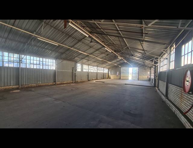1,024M² WAREHOUSE TO LET IN BOKSBURG EAST